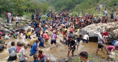 उत्तराखण्ड का अनोखा मेला: बीस हजार लोग मछली पकड़ने नदी में कूदे