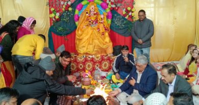 घनघोर वर्षा के बीच रामलीला मैदान में भव्य सरस्वती पूजा सम्पन्न, सैकड़ों श्रद्धालुओं की सहभागिता