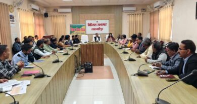 डीएम ने सुनीं समस्याएं, कार्बन क्रेडिट और बिजली सुधार के लिए दिए कड़े निर्देश