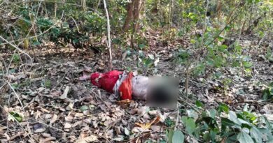 डीएफओ कुंदन कुमार ने मृतक के परीजनों को दी मुआवजे की प्रारंभिक तीन लाख रुपए की राशि