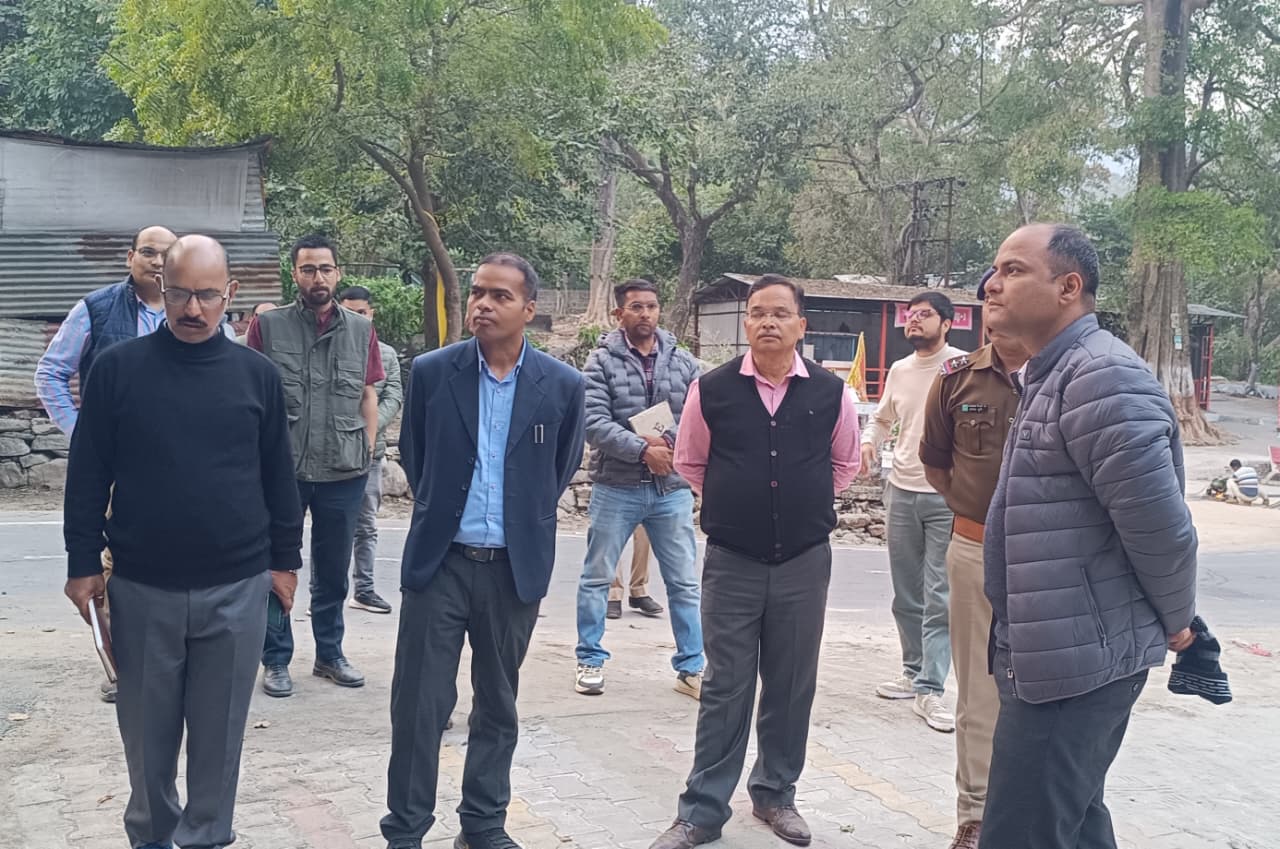 पूर्णागिरि धाम यात्रा को लेकर डीएम का पैदल रात्रि निरीक्षण, सुरक्षा से स्वच्छता तक दिए सख्त निर्देश।