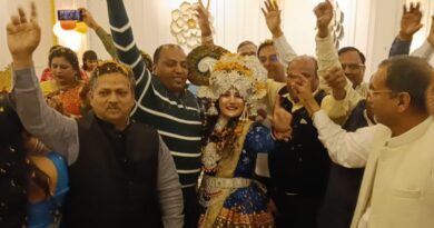 राजहंस कला मंदिर के होली मिलन में बिखरे रंग,बच्चों की प्रस्तुतियों और राधा-कृष्ण नृत्य ने मोहा मन