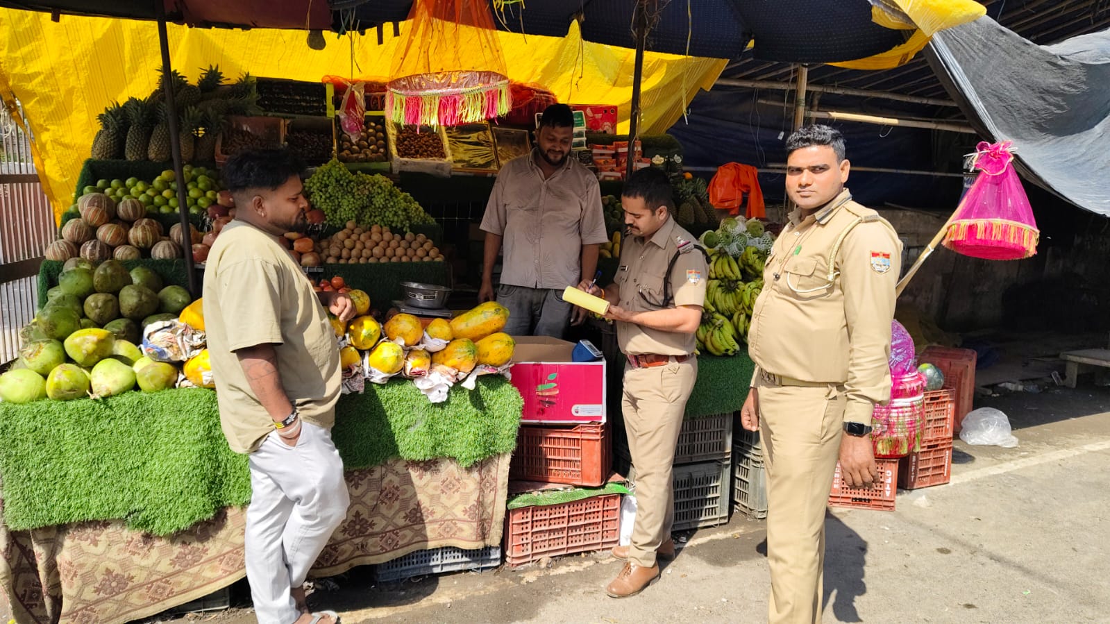 भगवानपुर में ‘ऑपरेशन प्रहार’ का चाबुक: सड़क घेरे बैठे 52 ठेला संचालकों पर कार्रवाई, वसूला जुर्माना