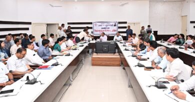 जनपद वासियों की समस्याओं को त्वरित निस्तारण के उदेश्य से जिलाधिकारी मयूर दीक्षित की अध्यक्षता में प्रत्येक सोमवार को आयोजित किया जा रहा है जन सुनवाई कार्यक्रम