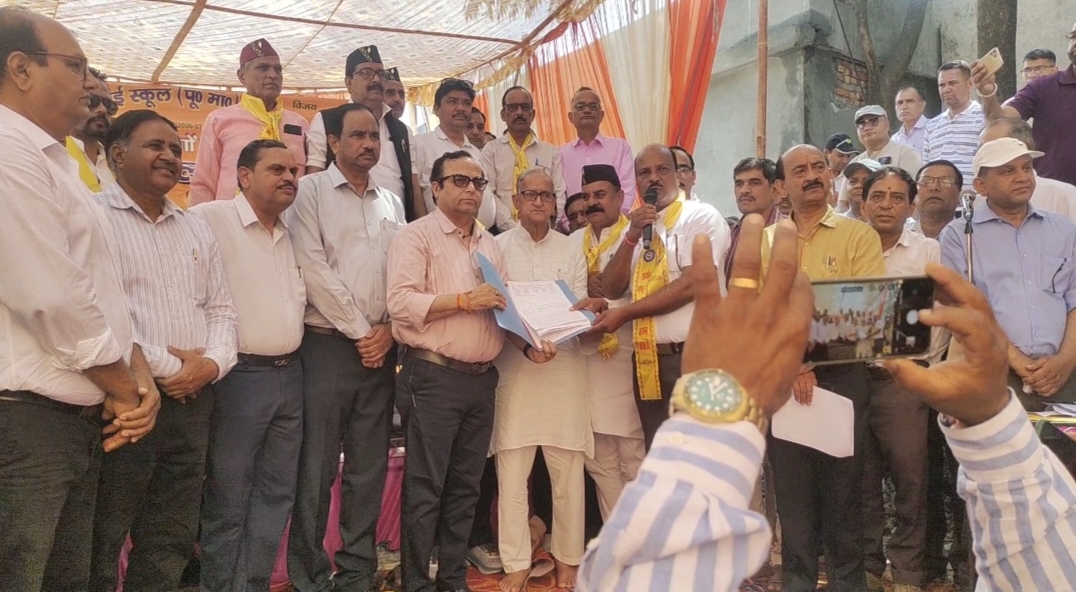 13 सूत्रीय मांगों को लेकर जूनियर हाईस्कूल शिक्षक संघ का शिक्षा निदेशालय पर हुंकार प्रदर्शन, 8 जून को महारैली का ऐलान