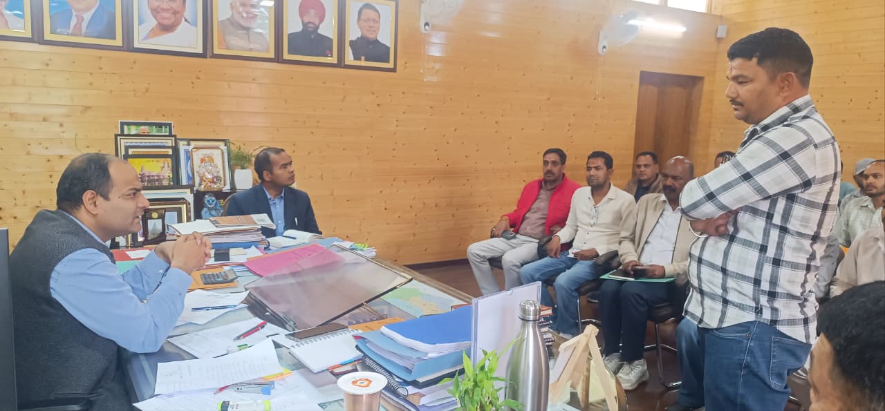 डीएम मनीष कुमार के फैसलों से स्वास्थ्य और शिक्षा को मिली नई ताकत, खनिज न्यास निधि से बदलेगी गांवों की तस्वीर