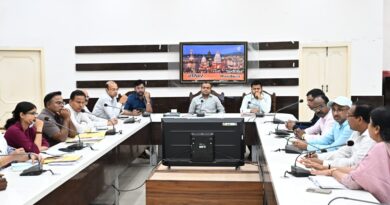 मां गंगा को स्वच्छ एवं निर्मल रखने के लिए किसी भी दशा में कूड़ा-कचरा गंगा नदी में न जाए – जिलाधिकारी