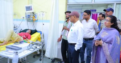आयुक्त ने किया जिला चिकित्सालय का औचक निरीक्षण, परखी स्वास्थ्य सेवाएं