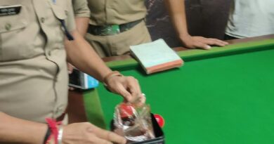 हरिद्वार पुलिस द्वारा कोतल।वाली गंगनहर क्षेत्रान्तर्गत होटलों मे हुक्का बार (धुम्र पान) कराते हुए 03 आरोपितों को हिरासत में लेकर किया गया चालान