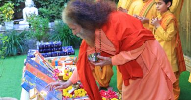 दशहरे पर परमार्थ निकेतन में वेद, उपनिषद, पुराण एवं शास्त्रों का पूजन