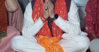 मुख्यमंत्री श्री पुष्कर सिंह धामी ने पैतृक गांव हड़खोला स्थित श्री हरि चंद देवता मंदिर में की पूजा-अर्चना