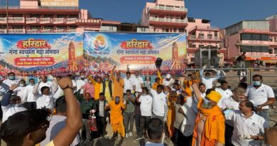 मुख्यमंत्री के निर्देशों के अनुपालन में मेलाधिकारी कुंभ श्रीमती सोनिका एवं जिलाधिकारी मयूर दीक्षित के निर्देशन में छठे दिन भी जारी रहा विशेष स्वच्छता अभियान