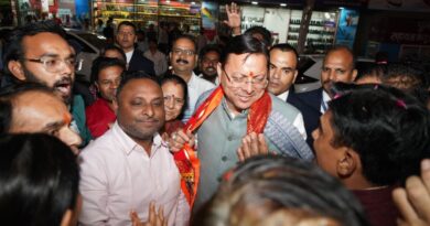 ऋषिकेश में मुख्यमंत्री श्री पुष्कर सिंह धामी का स्थानीय लोगों एवं युवाओं ने किया भव्य स्वागत