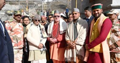 राज्यपाल ने बाबा केदारनाथ के दर्शन कर प्रदेश एवं देश की सुख-समृद्धि के लिए की कामना
