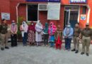 आने-जाने वाले व्यक्तियों को अपनी ओर आकर्षित करने को लेकर विवाद