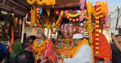 गीता आश्रम की रथ यात्रा में उमड़े साधु-संत व श्रद्धालु, आरती और प्रसाद वितरण के साथ हुआ समापन